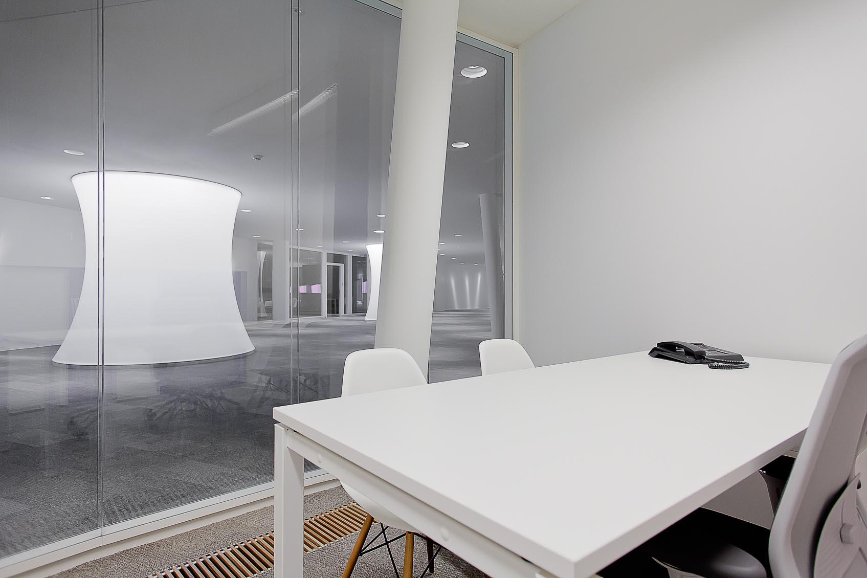 lichtadvies voor administratief centrum ruimtelijk wit architecturaal concept