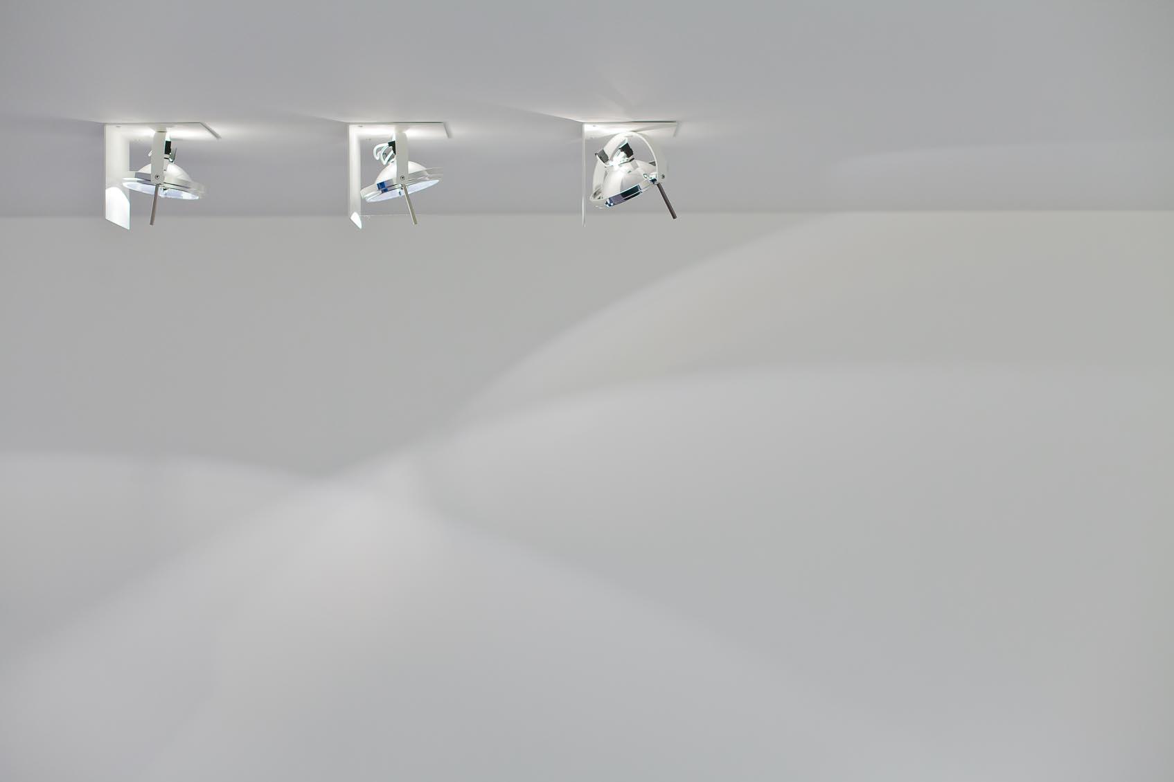 omikron design verlichting, een witte richtbare ar111 spot geeft de juiste sfeer in dit lichconcept